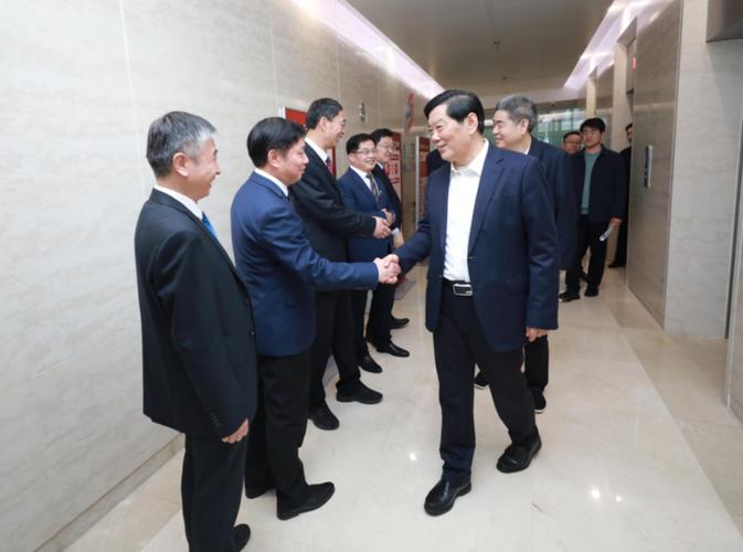 新华社江苏分社领导调研：“徐矿是资源枯竭型企业高质量转型发展的典范！”(图1)