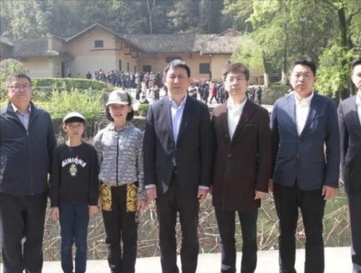江青的外孙王效芝，经刘少奇儿子刘源介绍，娶薄一波外孙女(图15)